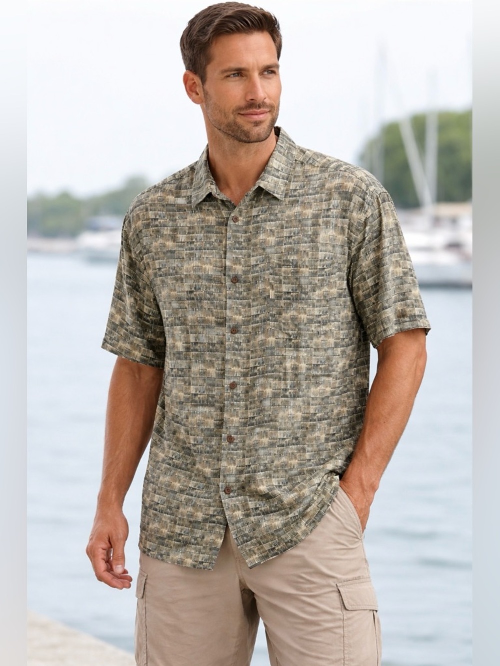 Campia Men’s XL Green and‎ Gray Pattern Rayon Button-Up Short Sleeve Shirt